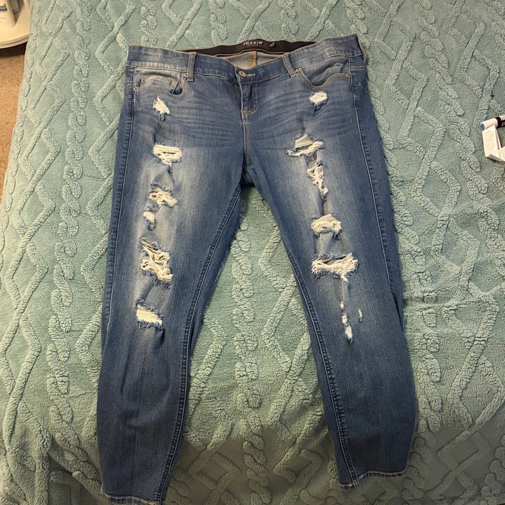 Torrid Bombshell Skinny distressed